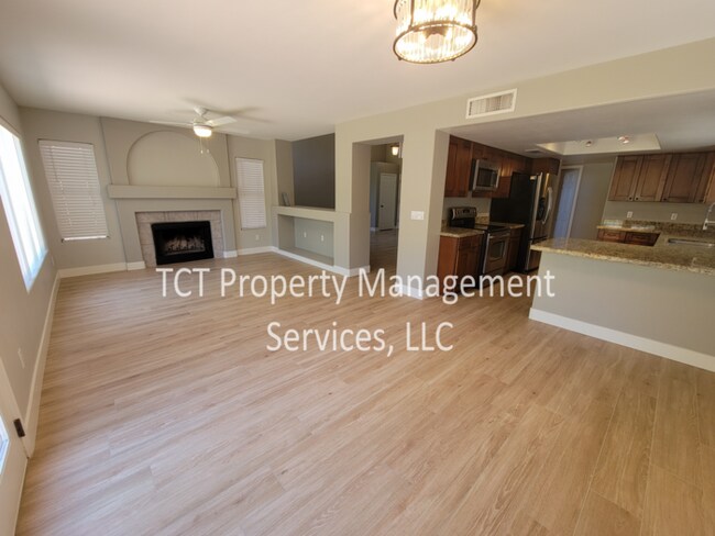 Building Photo - Great 3 Bedroom with Grass Backyard!
