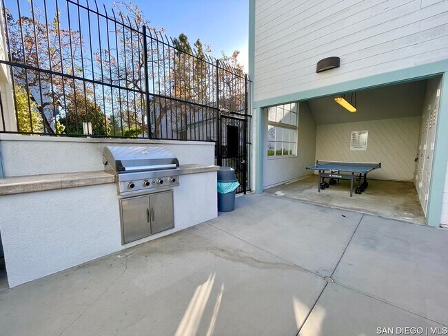 Building Photo - Spacious and remodeled 2 Bed 2.5 baths in ...