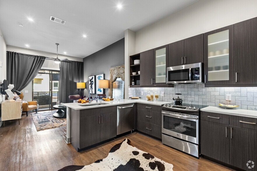 1BR, 1BA - 745SF - Open Living Area - Evoke