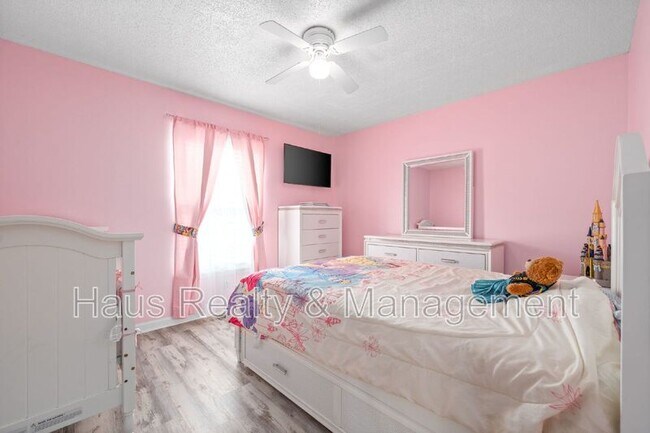 Building Photo - 919 Desota Ln