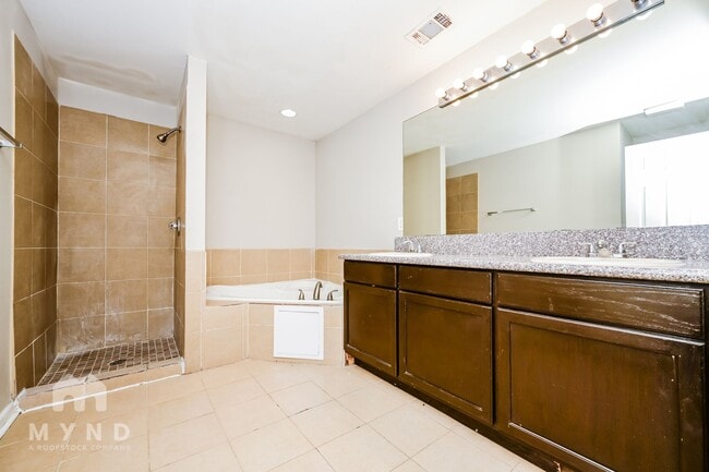 Building Photo - 1575 Laurel Park Pl