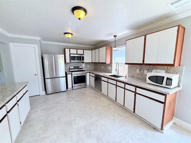 Building Photo - 1623 Stonehaven Village Cir
