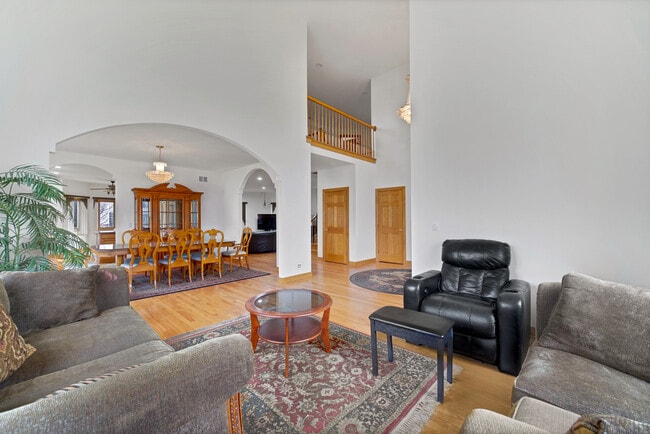 Building Photo - 9131 Delphia St