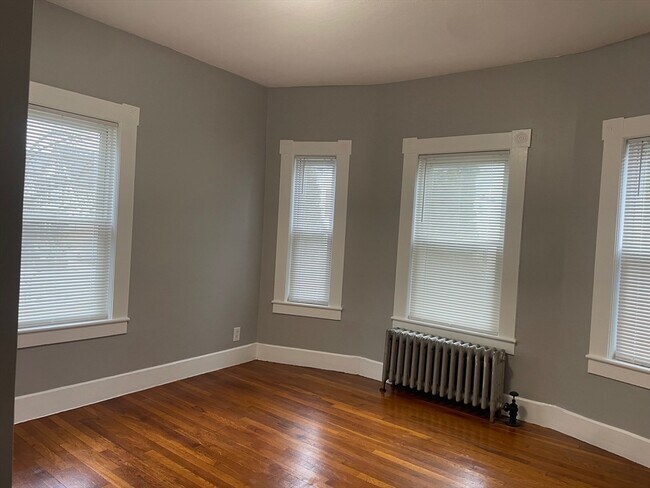 Building Photo - 46 Lane St