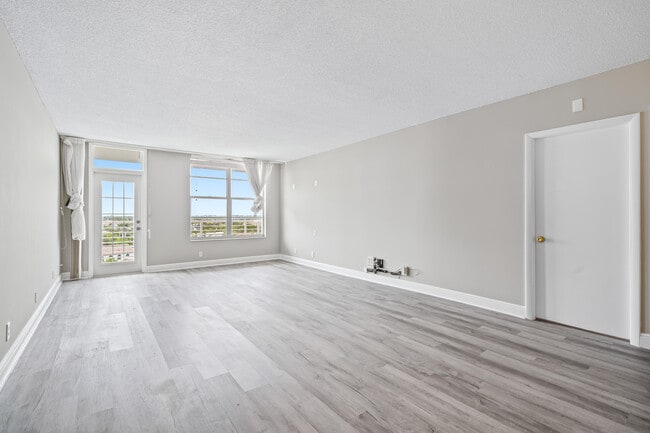Building Photo - 2851 S Ocean Blvd