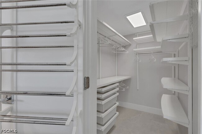 Building Photo - 9 High Point Cir N