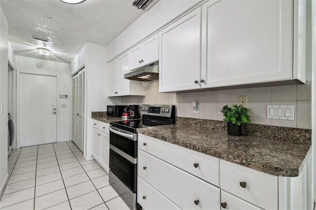 Building Photo - 15410 Manning Dr