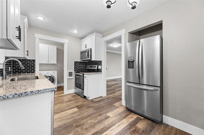 Building Photo - South D Street