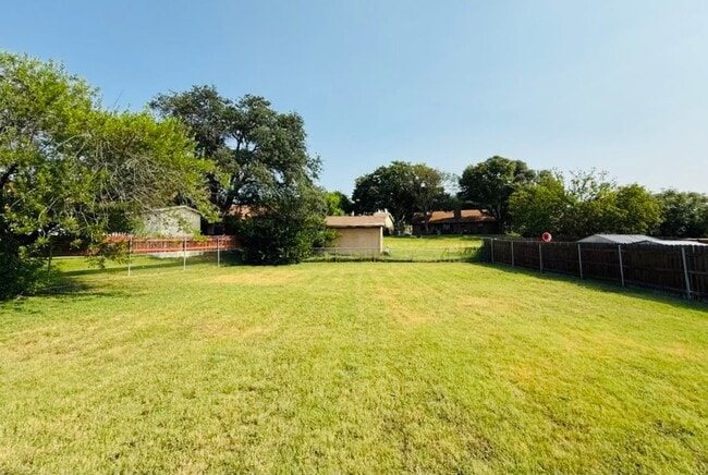 Building Photo - Beautiful 3-bedroom 2-bathroom house.