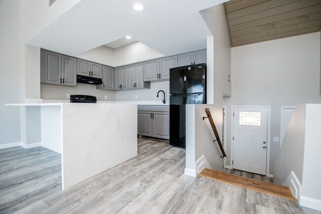 Building Photo - Lakefront Living at Fairfield Plantation