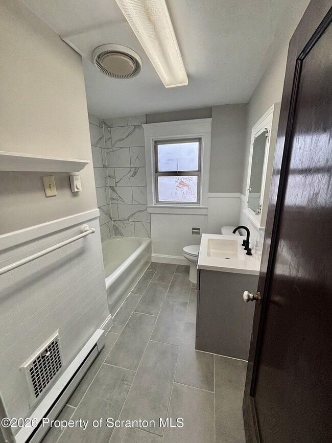 Building Photo - 942 Wyoming Ave