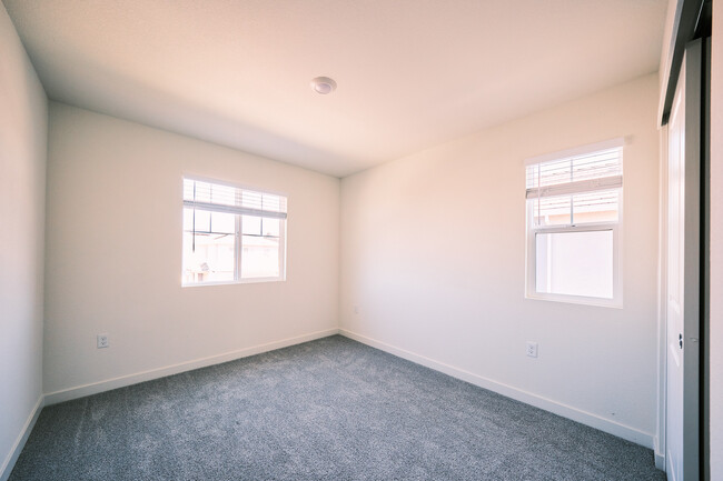 Building Photo - 2129 Shady Tree Cir