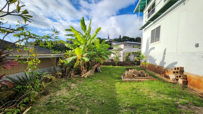 Building Photo - Saint Louis Heights - Scenic view of Waiki...