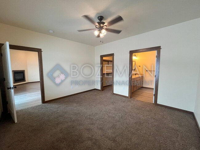 Building Photo - 2605 Meriwether Dr S