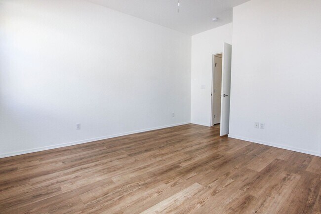 Building Photo - 3 Bedroom in Stoneridge
