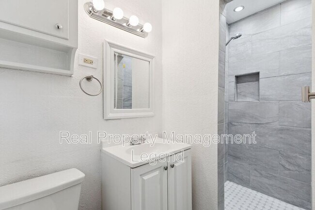 Building Photo - 7009 Corona Dr