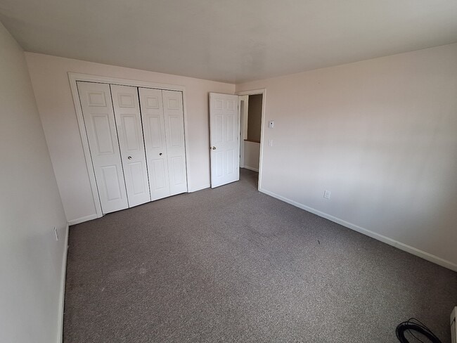 Building Photo - 19 Robinson St