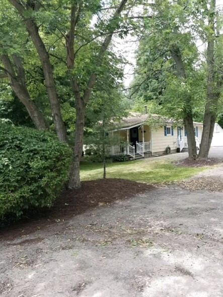 5 parking spaces - 1110 N French Rd
