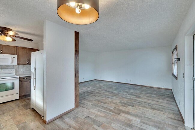 Building Photo - 202 Bedford Trail