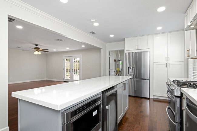 Building Photo - 5219 Cheena Dr