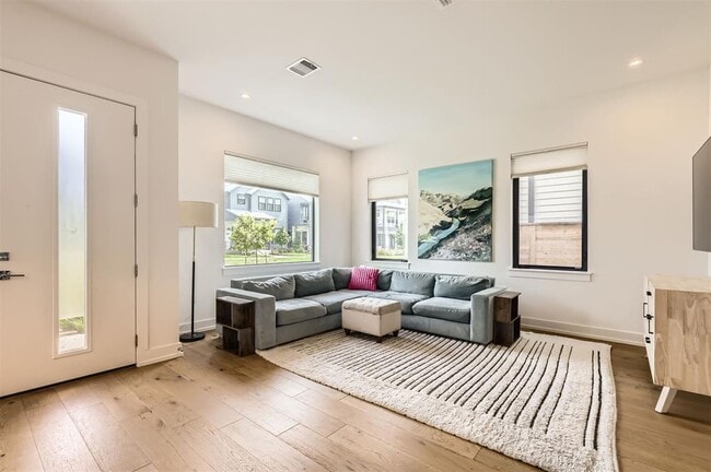 Building Photo - 3811 Taniguchi St