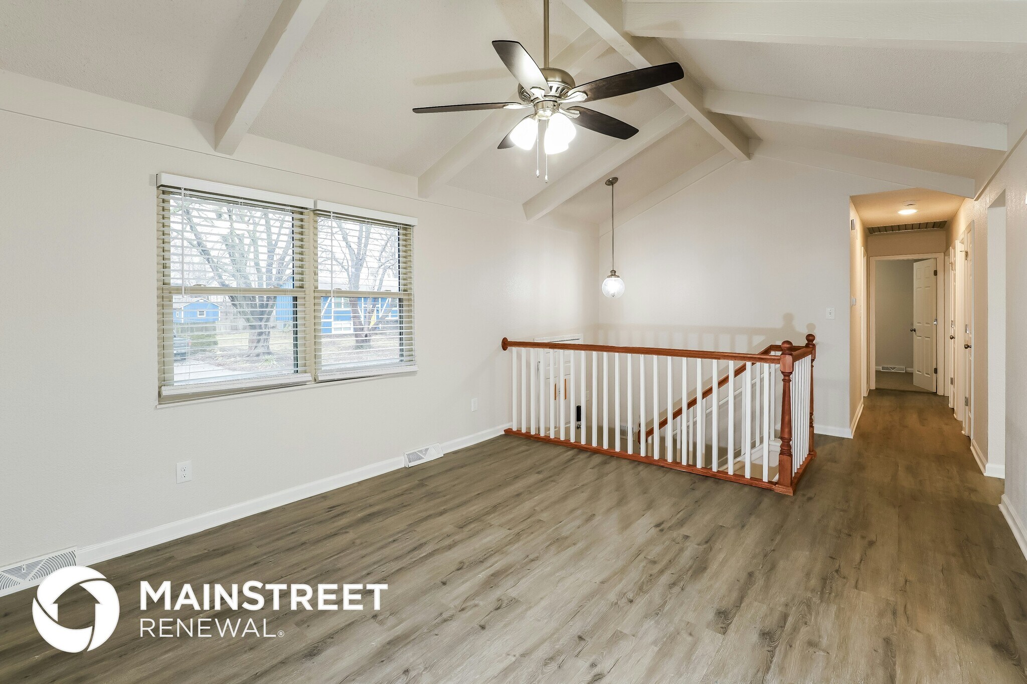 Building Photo - 215 SE Crescent St