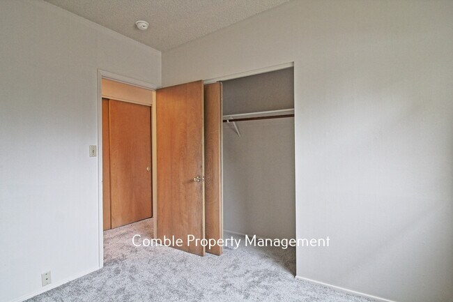 Building Photo - 426 164th Ave NE