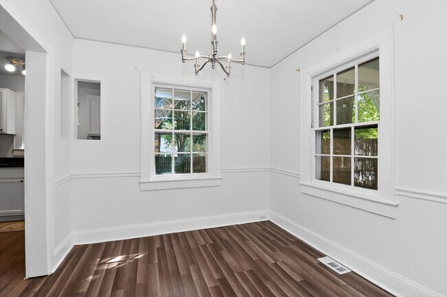 Building Photo - Charming 2BR Home Near Uptown Charlotte
