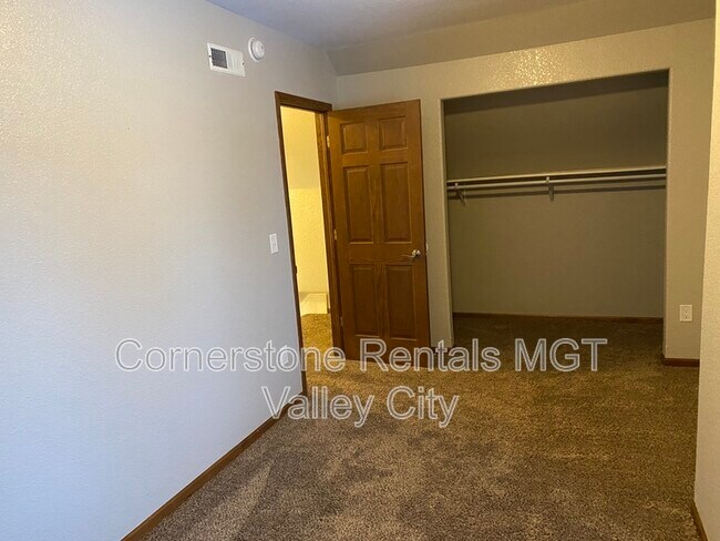 Building Photo - 642 2nd Ave NW