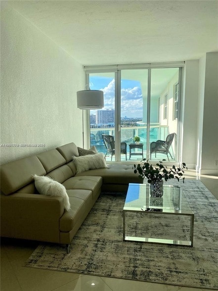 Building Photo - 3801 OCEAN Dr