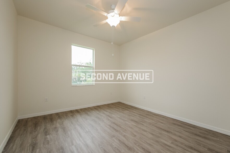 Building Photo - 1698 Nabatoff St