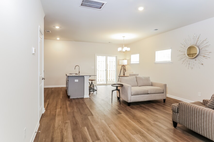 Building Photo - 314 High Grv Wy