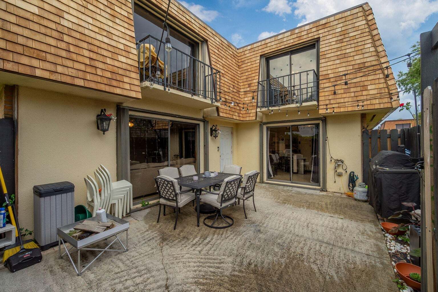 Building Photo - 393 Lake Arbor Dr