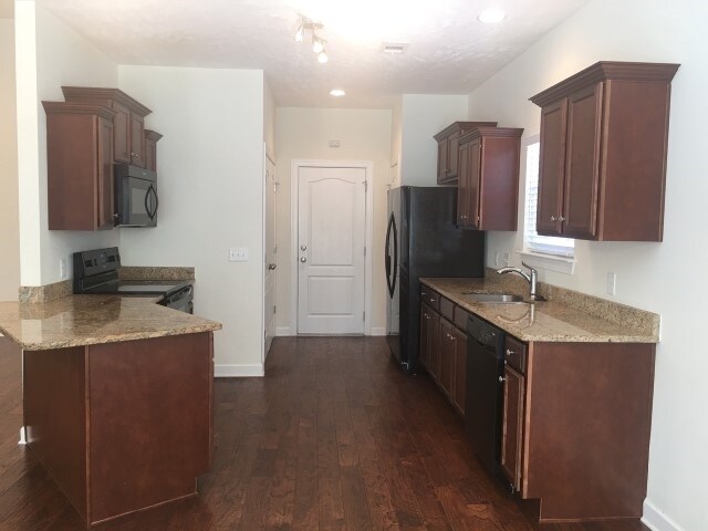 Building Photo - 204 Stecoah Ct