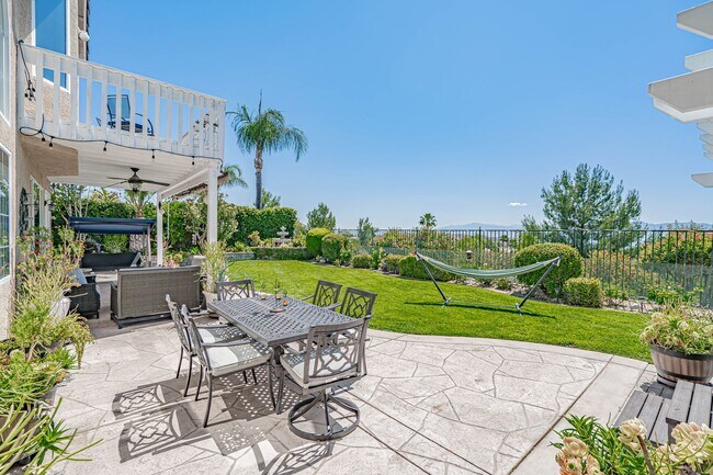 Building Photo - Expansive 5-Bedroom Home with Spa & Solar ...