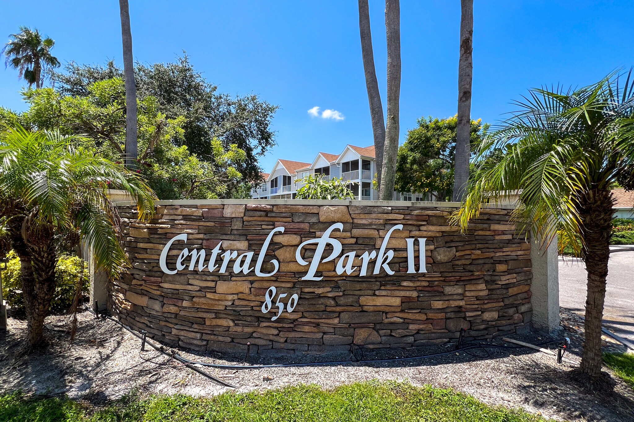 Building Photo - 850 S Tamiami Trl