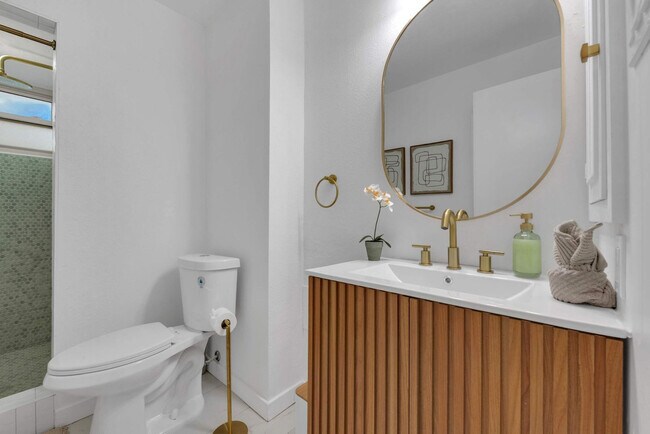 Building Photo - 1901 Cordova Bend