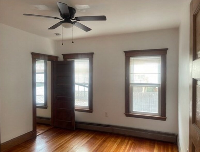 Building Photo - 10 Bowdoin St