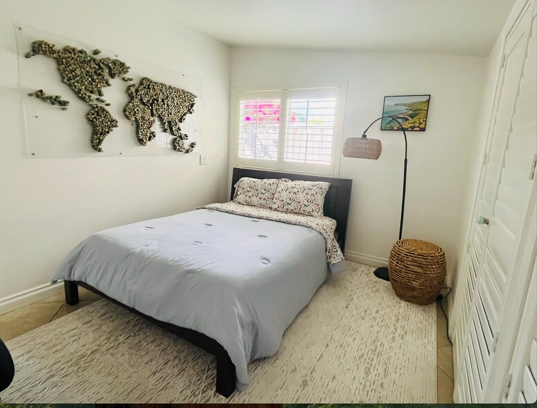 Second bedroom with second office space. - 1248 Marthas Vineyard Ct