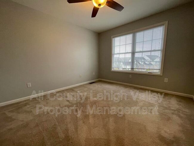 Building Photo - 1355 Mohr Cir