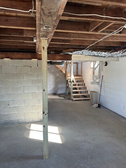 Building Photo - 261 Kelley Rd