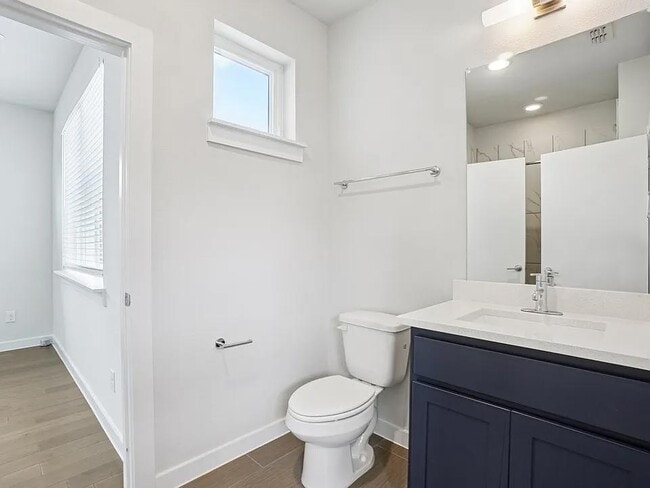 Building Photo - MOVE IN READY