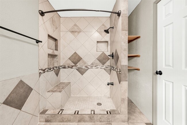 Building Photo - 710 Woodhue St