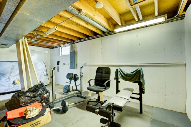 Building Photo - 24W360 Hemlock Ln
