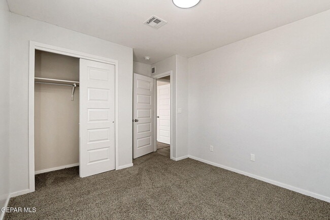 Building Photo - 841 Paseo Drusy Pl
