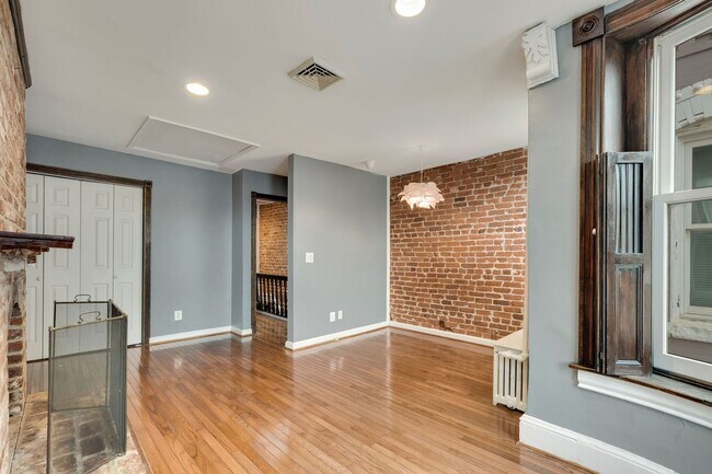 Building Photo - 310 9th St NE