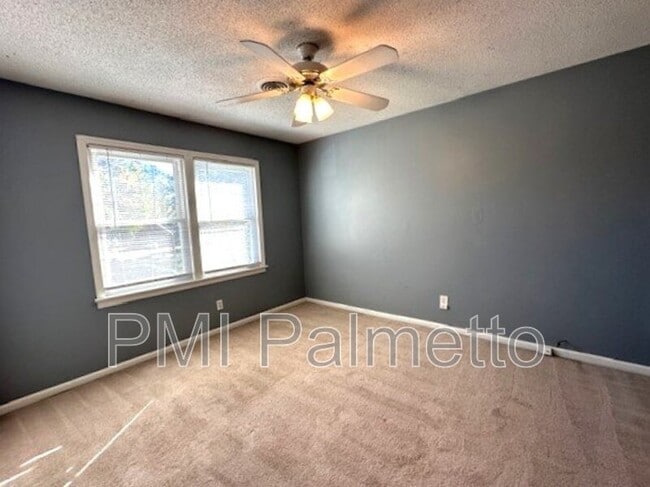 Building Photo - 105 Larkspur Ct