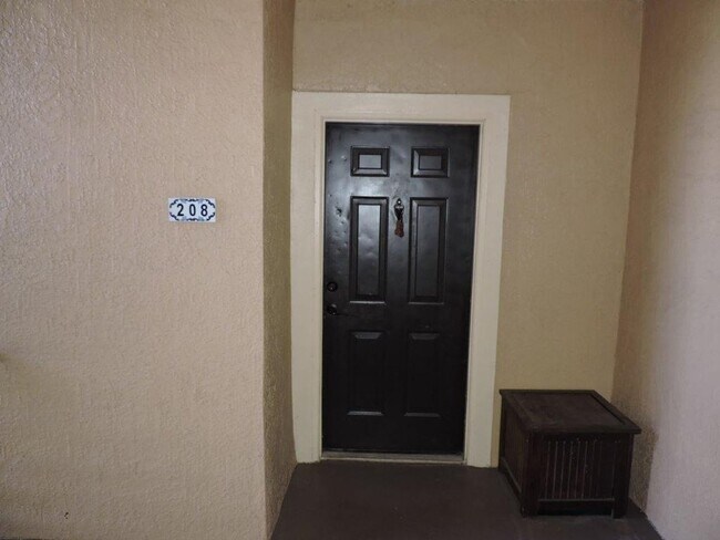 Building Photo - 2 db/2 ba Condo at The Palms Club - Community Pool & Fitness Center!