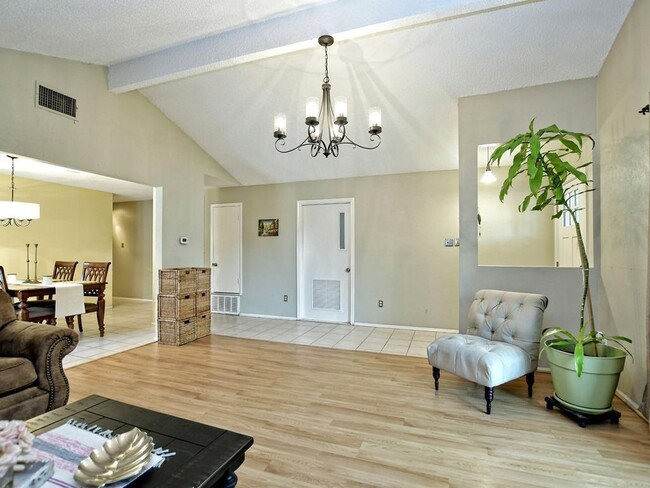 Building Photo - 11108 Applewood Dr