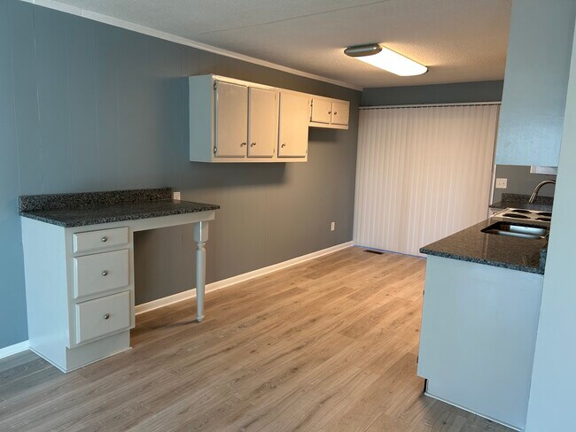 Building Photo - 33 Phillips Dr